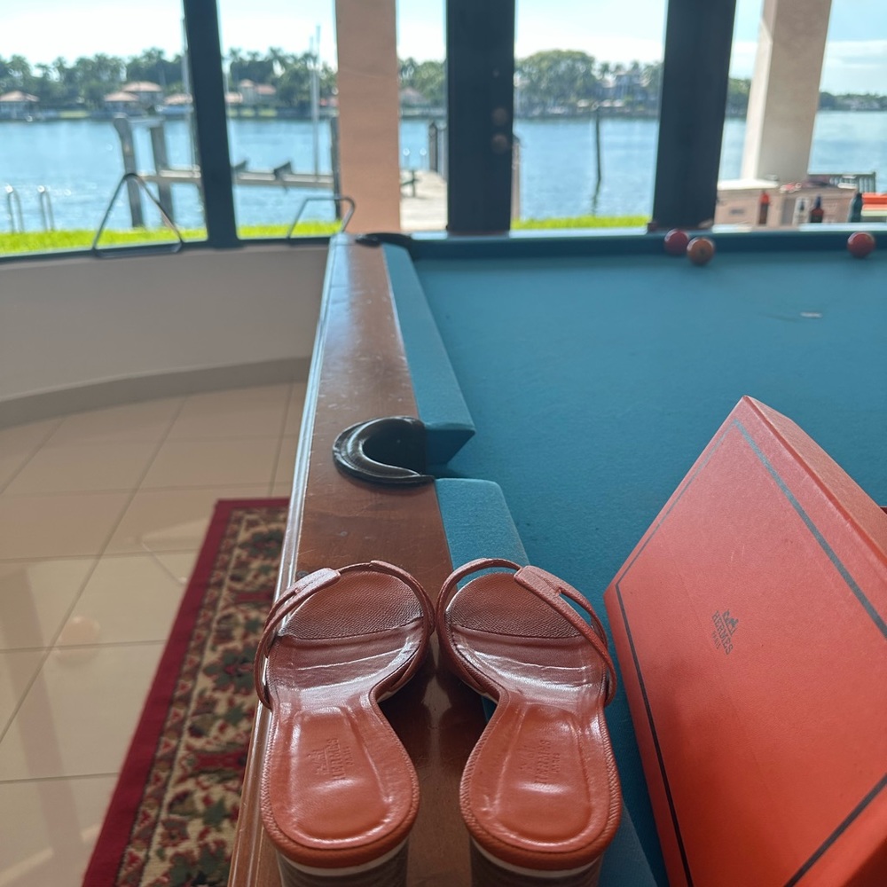 Hermes flats